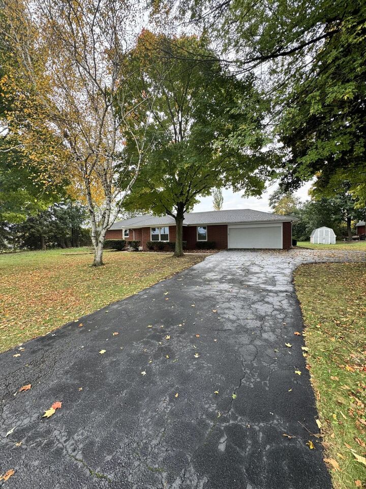 Property Photo: 1025 W Puetz Rd WI 53154