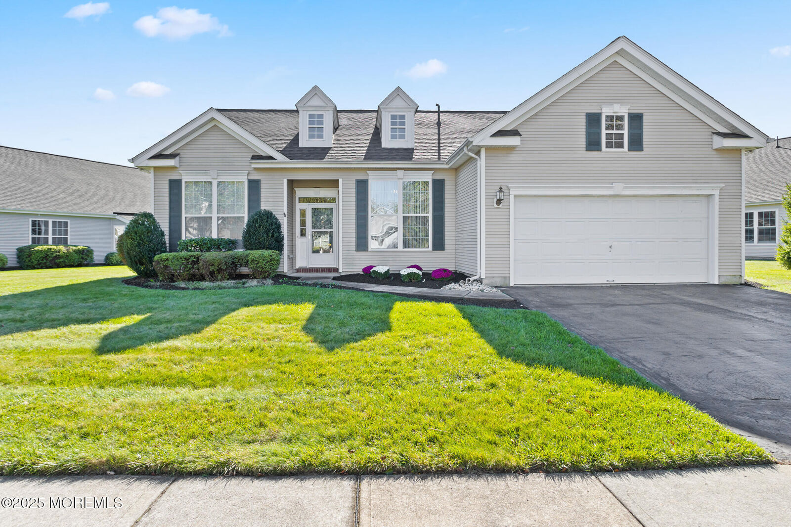 Property Photo:  33 Bunker Hill Drive  NJ 08501