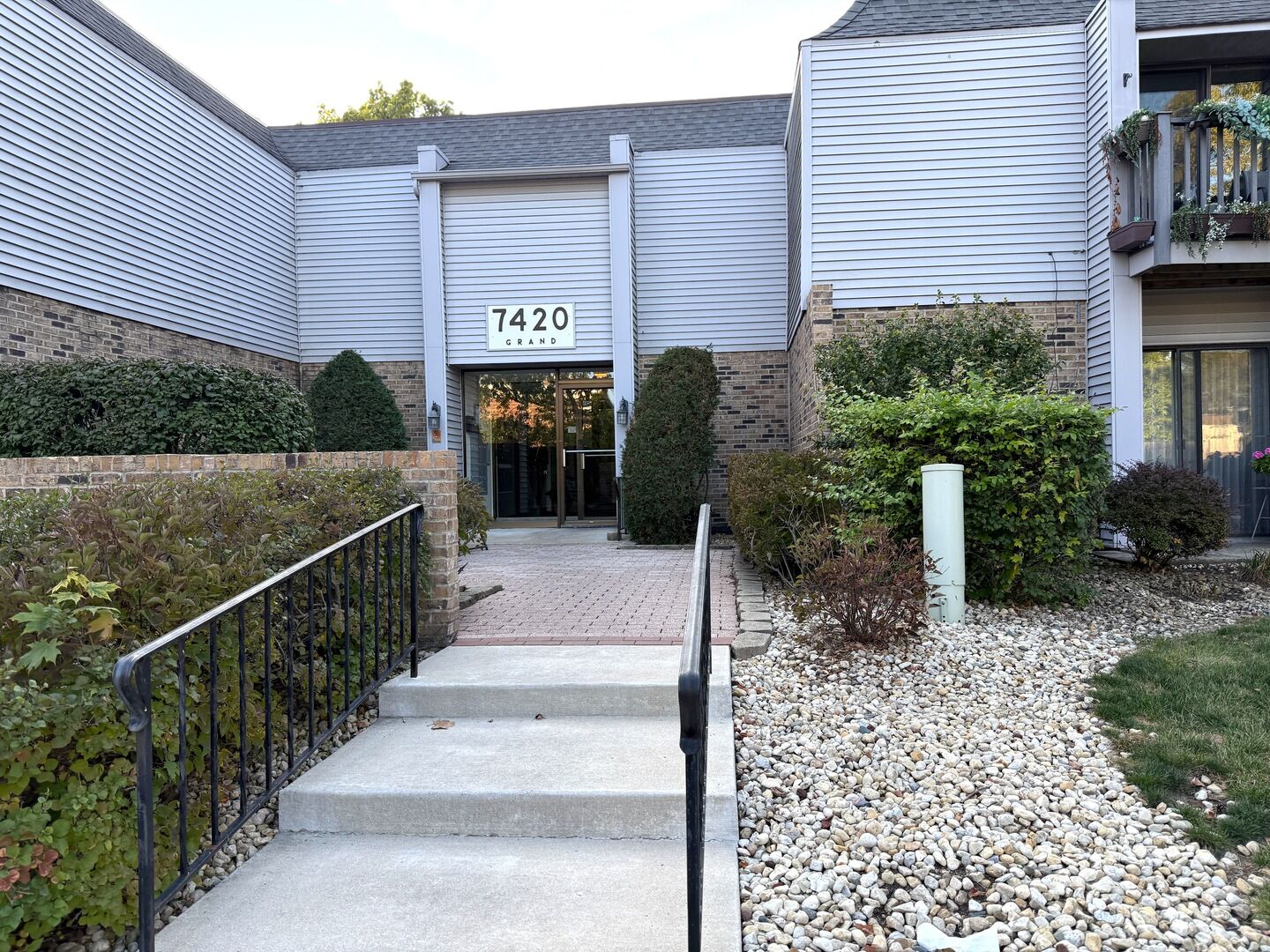 Property Photo:  7420 Grand Avenue 102B  IL 60516
