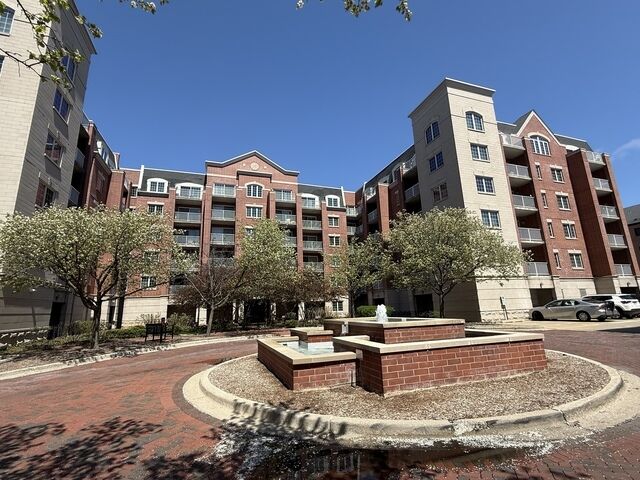 Property Photo: 4833 N Olcott Avenue 512 IL 60706
