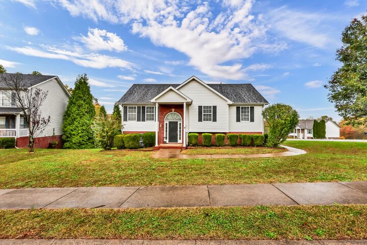 Property Photo:  2856 Sharpie Dr  TN 37040