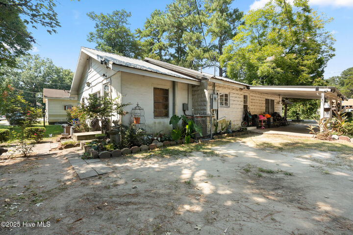 Property Photo: 201 Lee'S Mill Road NC 28352