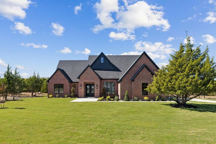 Property Photo: 3031 Stonebriar TX 75165