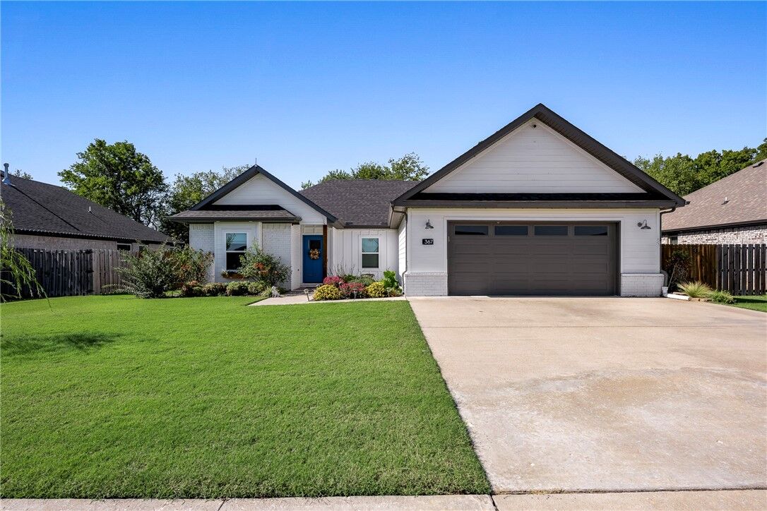 Property Photo: 367 N Tacoma Street AR 72730