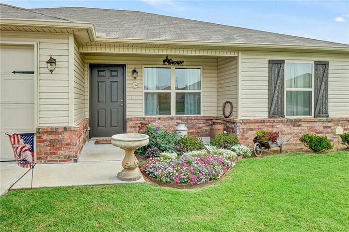 Property Photo: 721 NW 68th Avenue AR 72713