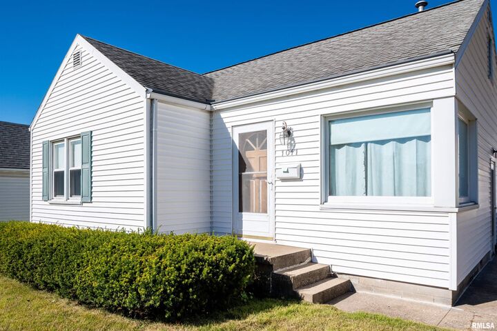 Property Photo: 1011 Mary Street IL 61554