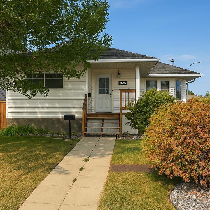 625 Lancaster Drive  Red Deer AB T4R 3N8 photo