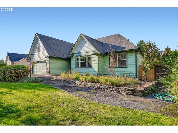 Property Photo:  4135 NW Alder Ave  OR 97321 