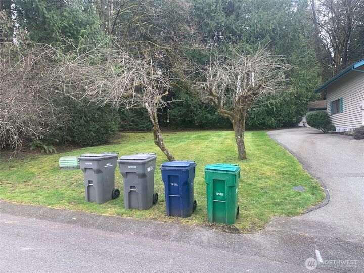 Property Photo:  7503  152nd Avenue NE  WA 98052 