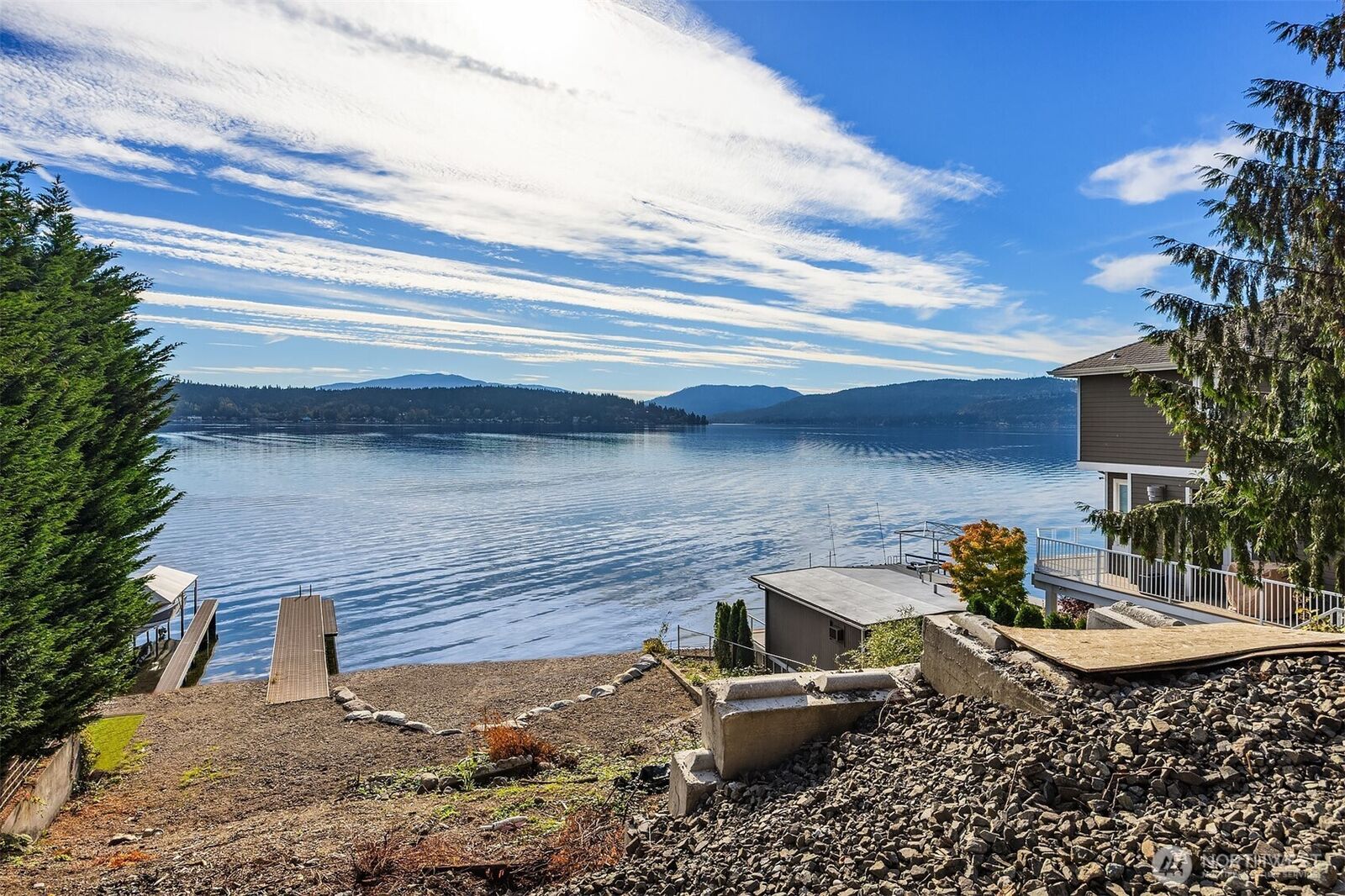 Property Photo: 672 W Lake Sammamish Parkway NE WA 98008