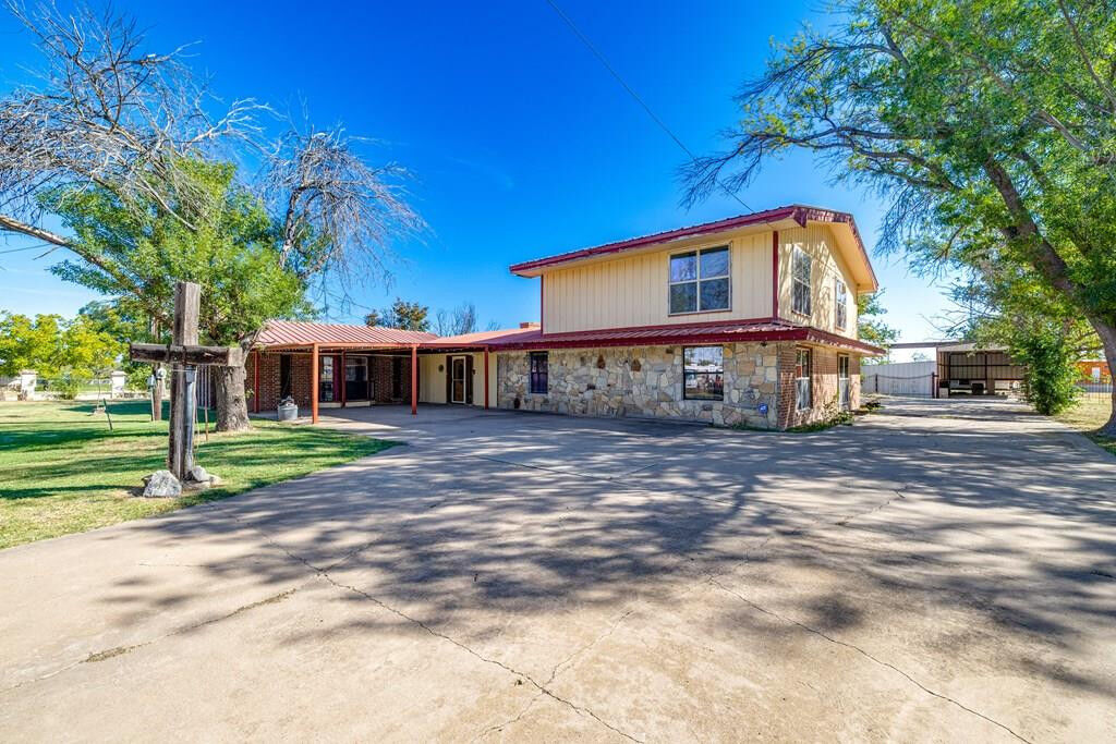 Property Photo:  208 E St  TX 76936 