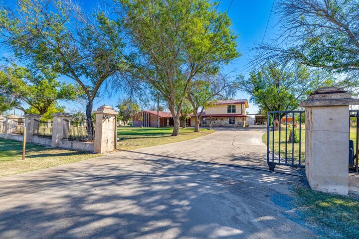 Property Photo:  208 East St  TX 76936