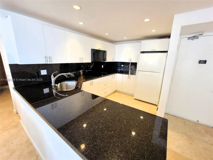 Property Photo:  20379 W Country Club Dr 539  FL 33180