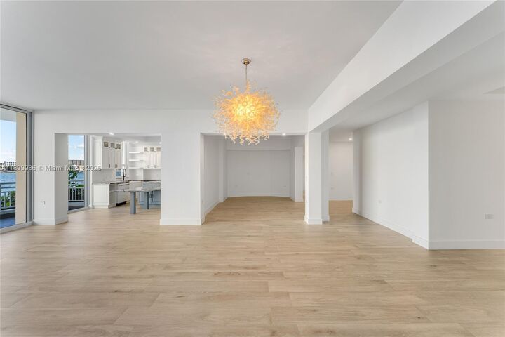 Property Photo: 848 Brickell Key Dr 204 FL 33131