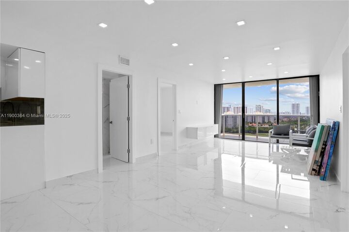 Property Photo:  3675 N Country Club Dr 2008  FL 33180 