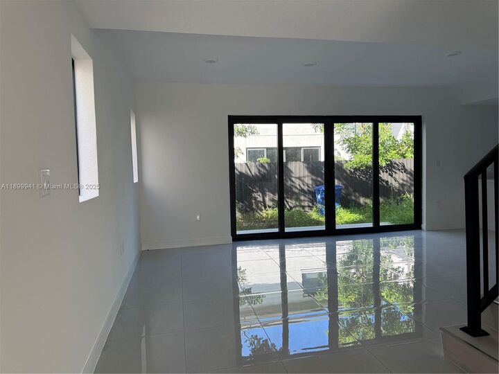 Property Photo:  1159 NW 1st St  FL 33034 