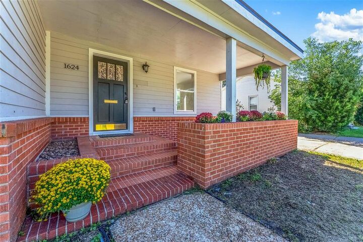 Property Photo:  1624 9th St Street  LA 70601 