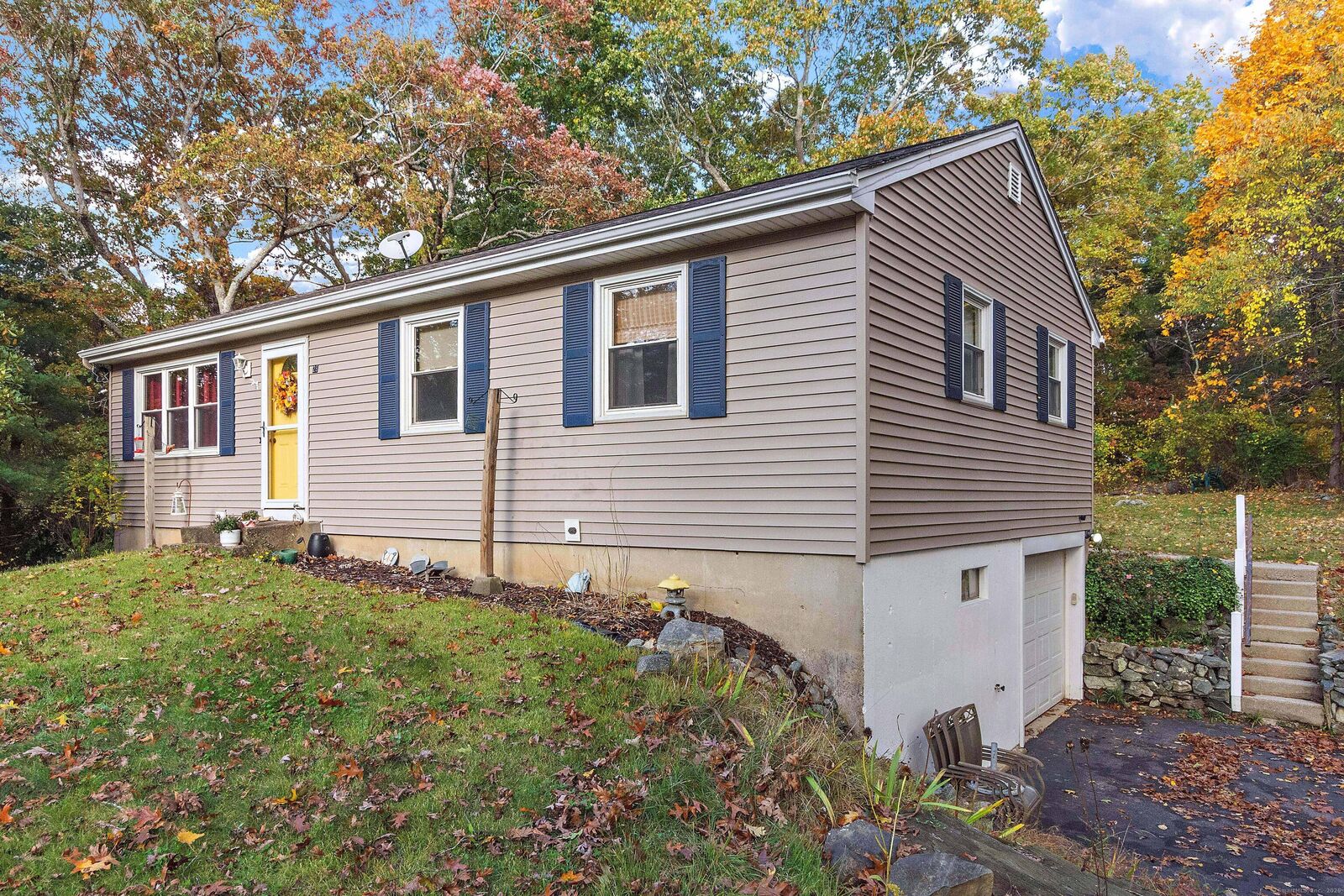 Property Photo:  28 Juniper Lane  CT 06351 