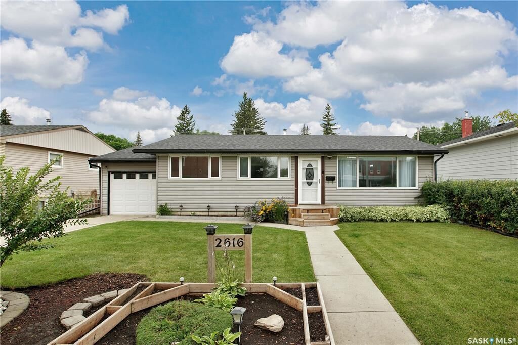 Property Photo:  2616 Clarence Avenue S  SK S7J 1M6