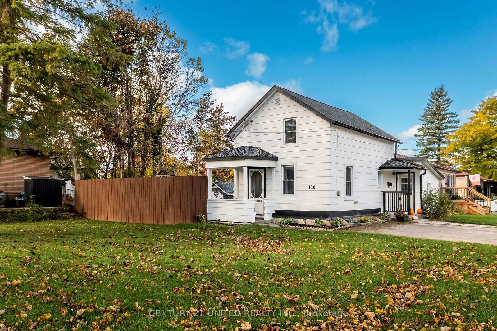 Property Photo:  120 Elgin Street  ON K9V 3W9