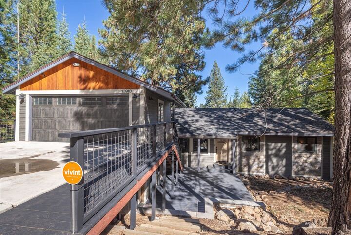 10910 Palisades Drive  Truckee CA 96161 photo