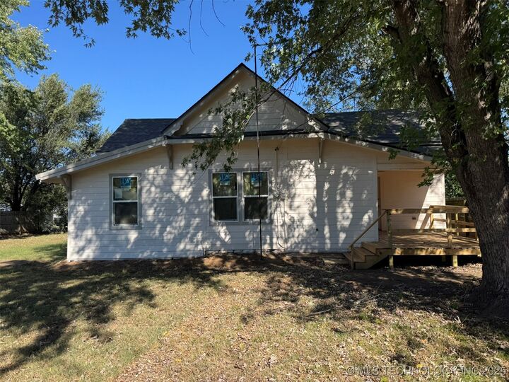 Property Photo: 213 W Pine Street OK 74429