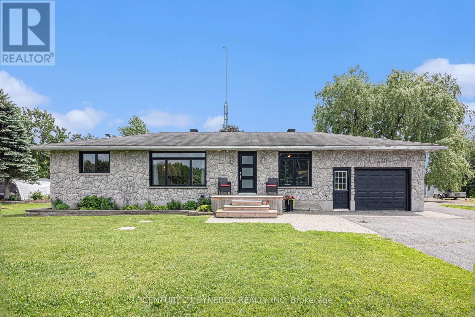 Property Photo:  1321 Route 500 Route West  ON K0A 1M0