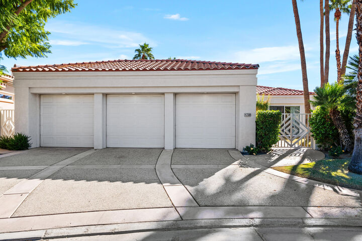 Property Photo:  47380 Via Cordova  CA 92253