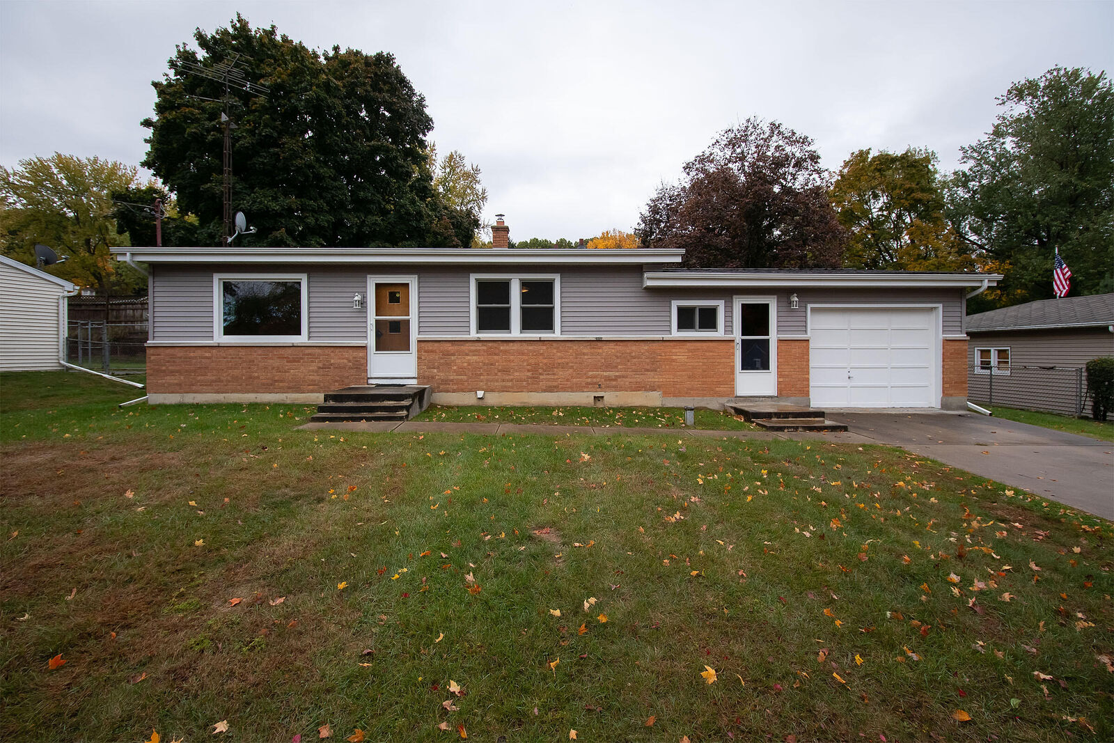 Property Photo:  124 Manor Drive  MI 49014