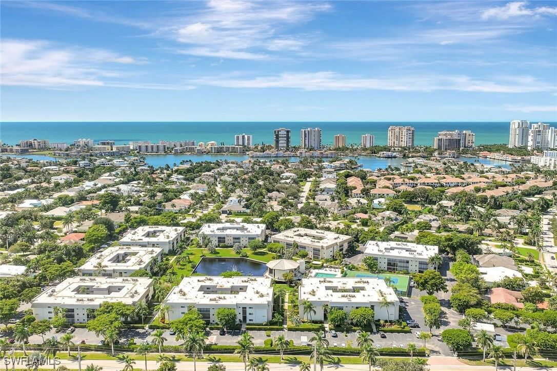 Property Photo:  788 Park Shore Drive E39  FL 34103 