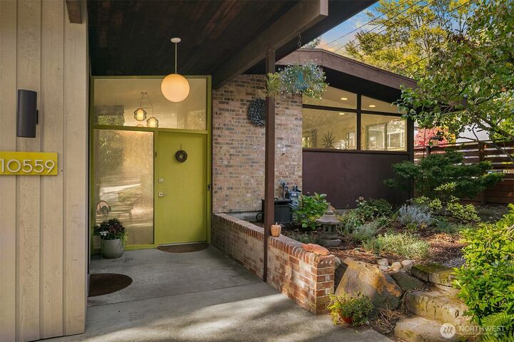 Property Photo:  10559  41st Place NE  WA 98125 