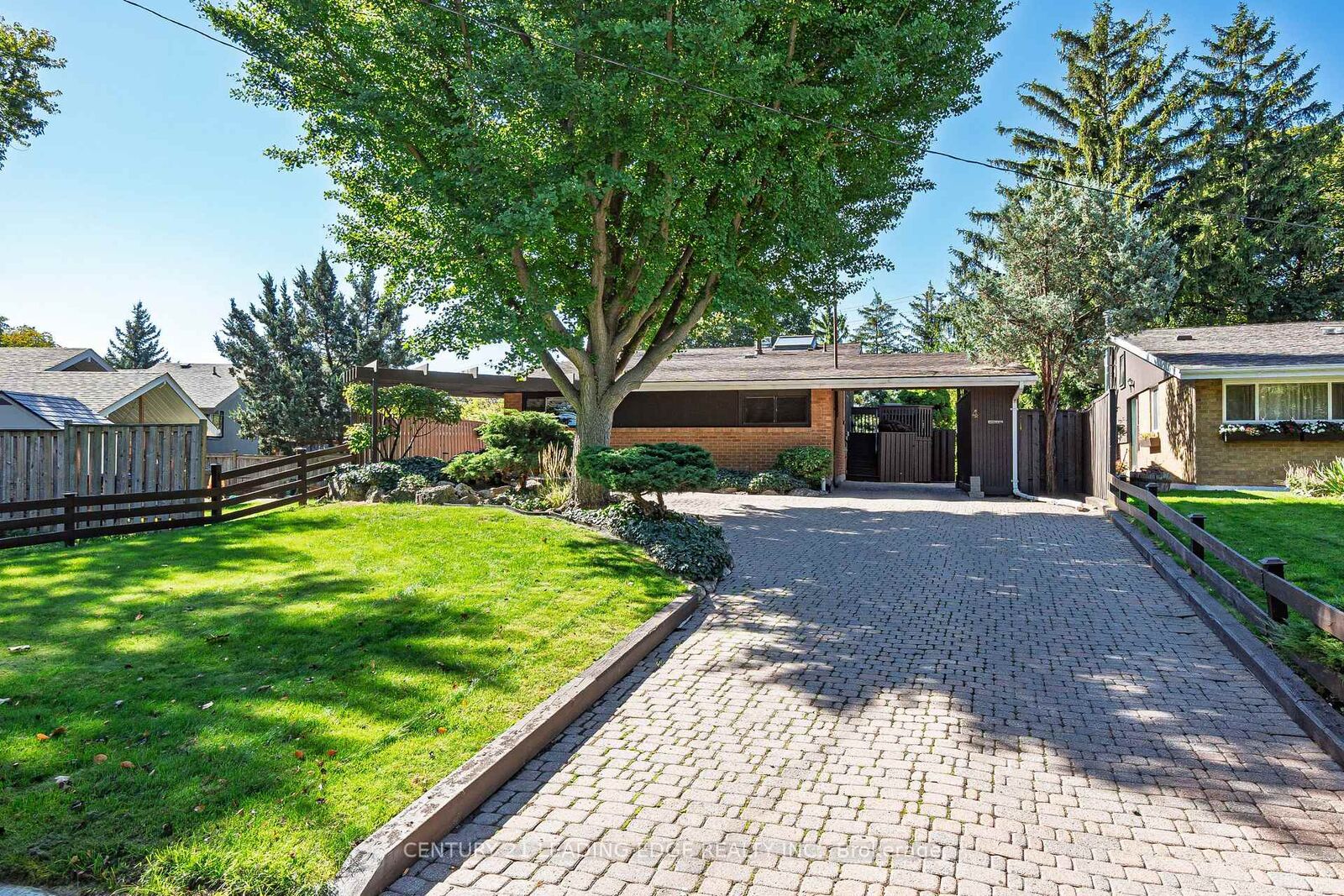 Property Photo:  4 Rosswood Crescent  ON M1P 3N2