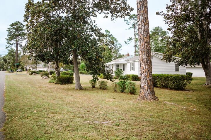 Property Photo:  1601 Beauford Place  GA 31602