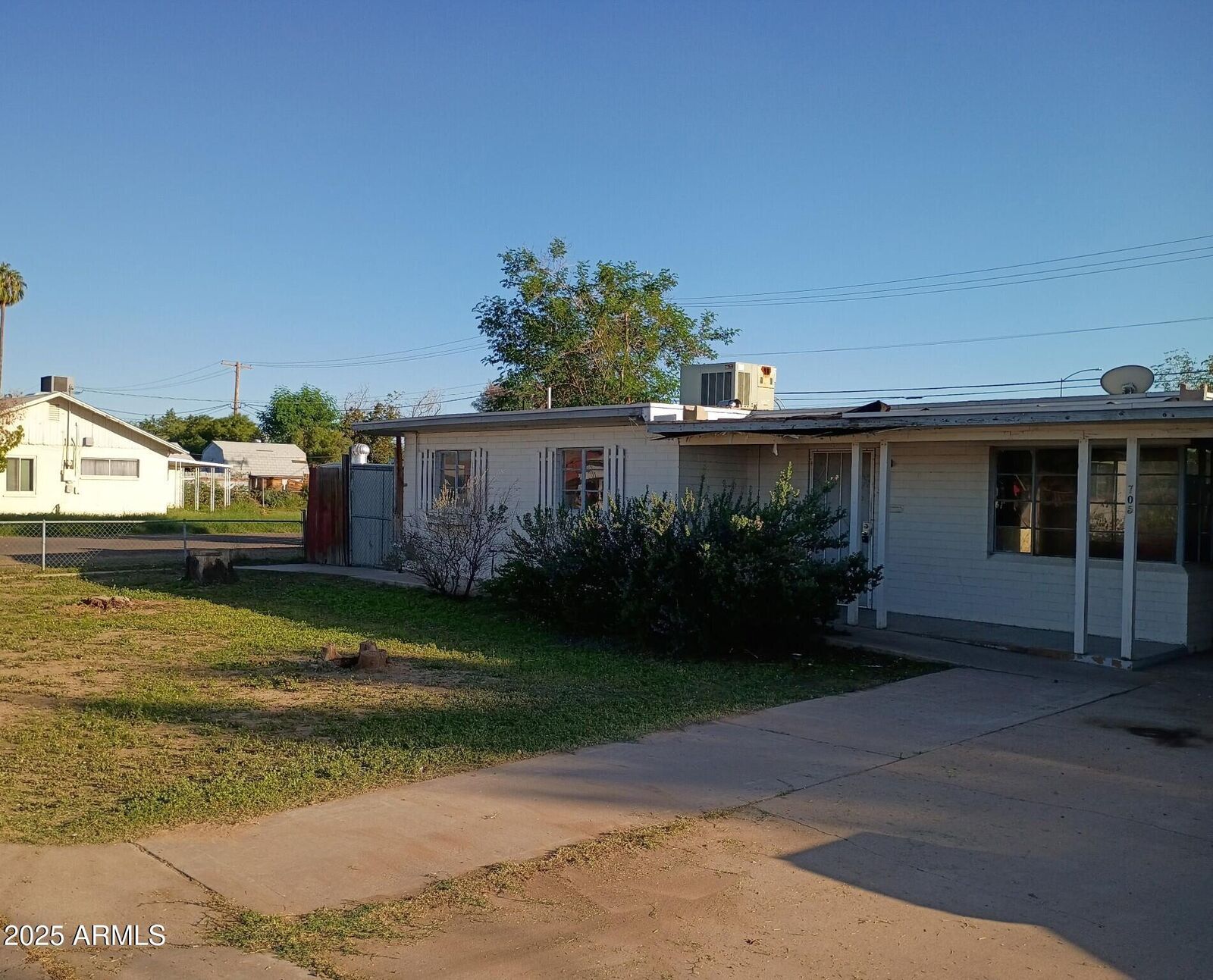 Property Photo: 705 W 2nd Place AZ 85201