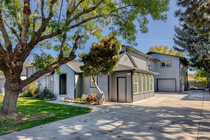 Property Photo:  520 S Scott Street  ID 83705-1817