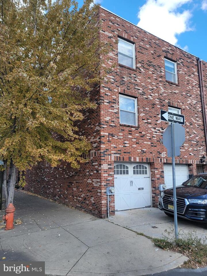 Property Photo:  1727 Fitzwater Street B  PA 19146 