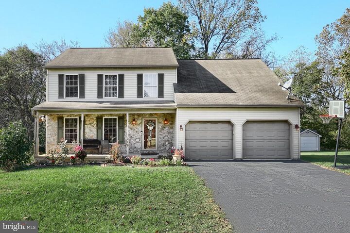 Property Photo:  214 Holly Lane  PA 17602
