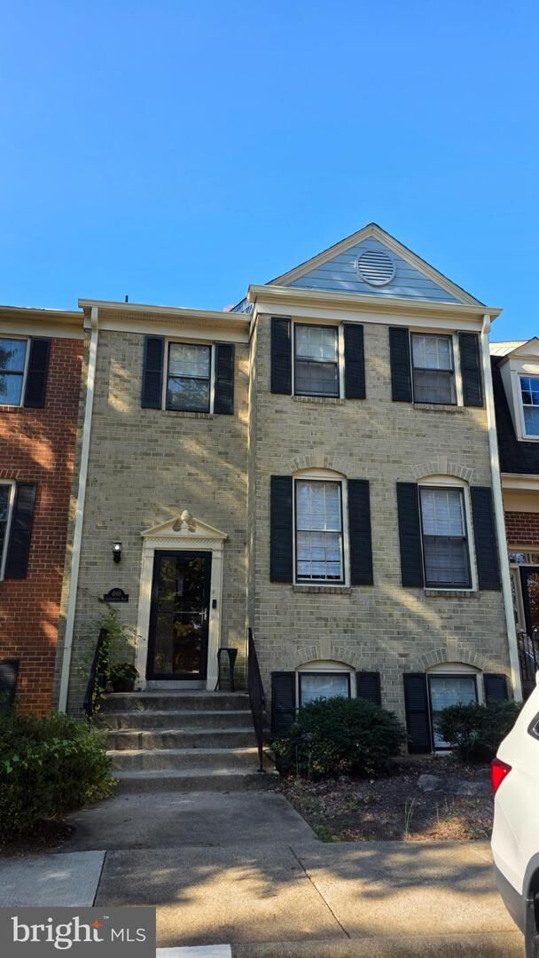 Property Photo:  4868 Carriagepark Road  VA 22032