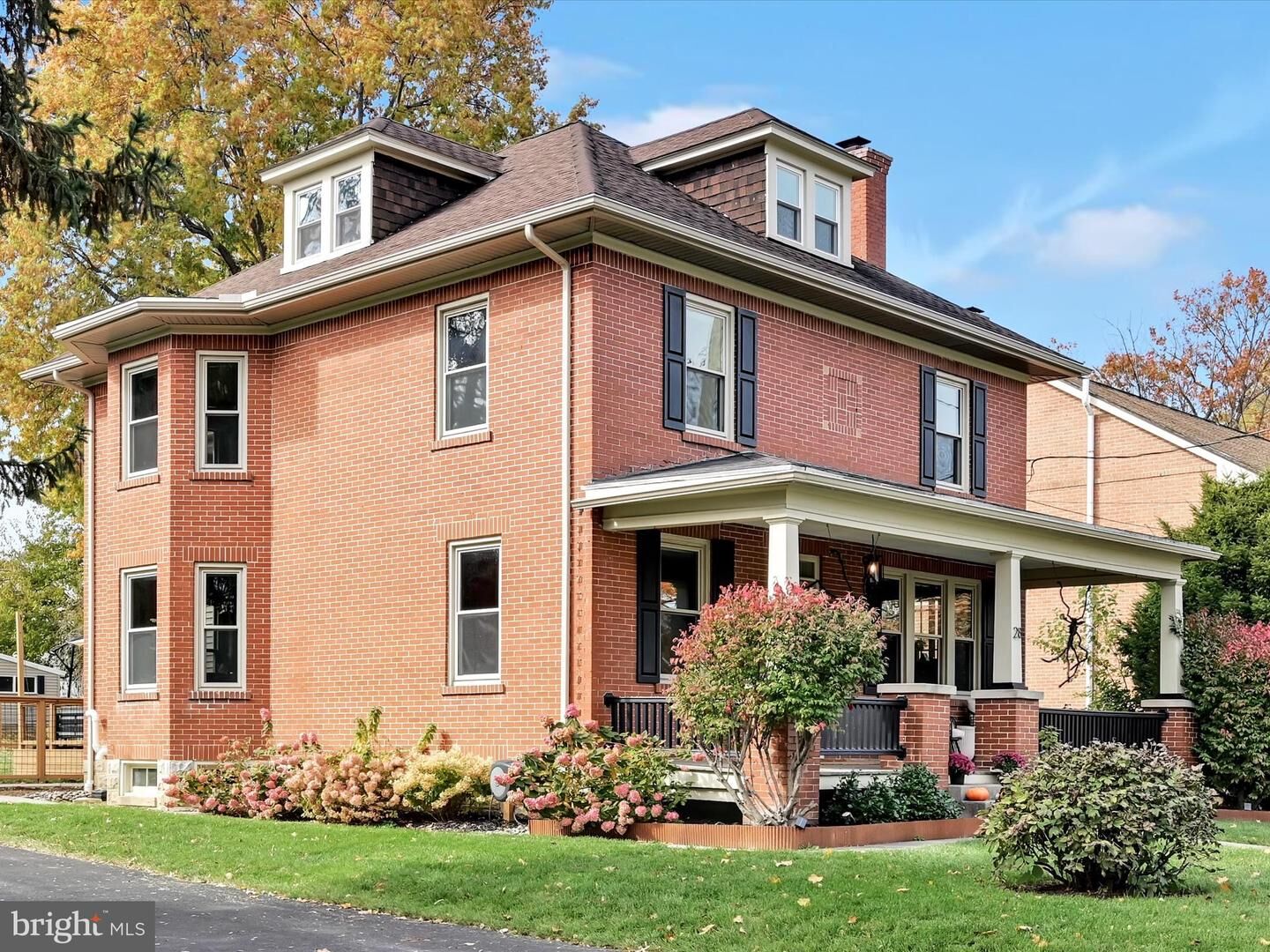 Property Photo:  28 Charles Road  PA 17603 