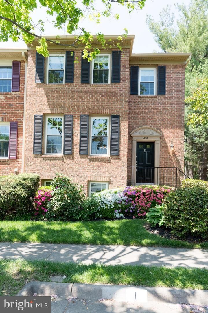 Property Photo:  3100 Windwood Farms Drive  VA 22124
