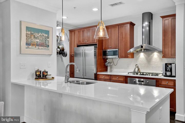 Property Photo: 66 Franklin Street 101 MD 21401