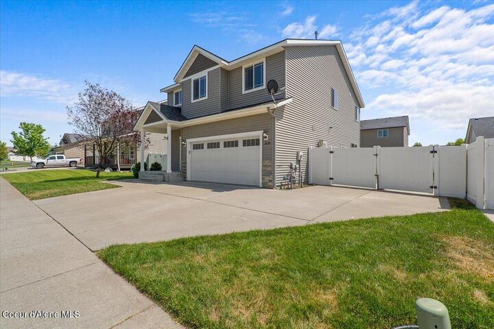 Property Photo: 1824 E Warbler Ln ID 83854