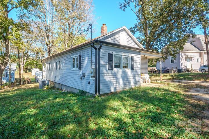 Property Photo:  1607 Bradford Street SW  NC 28645