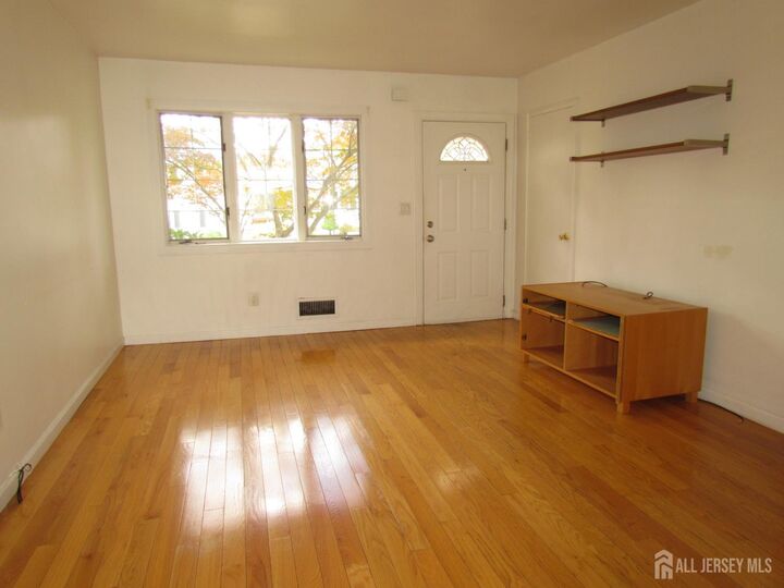 Property Photo:  10 Willow Avenue  NJ 08817