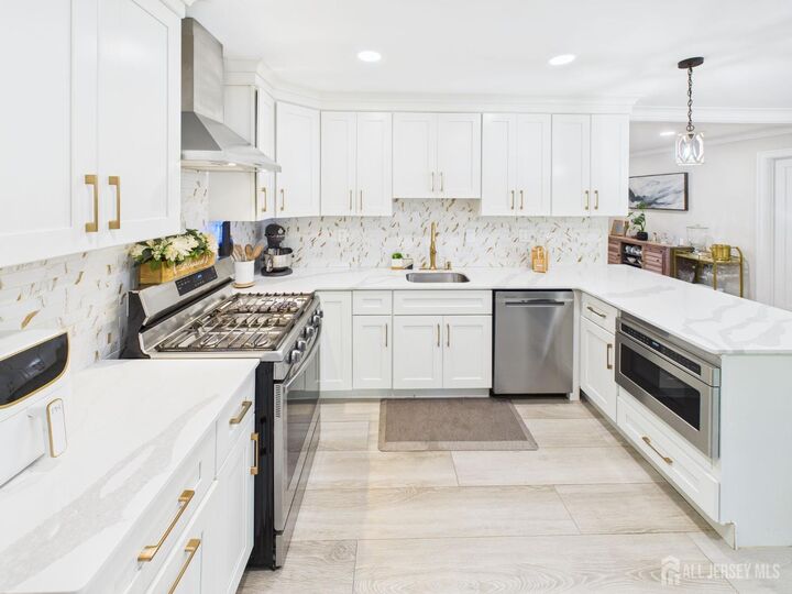 Property Photo:  80 Red Valley Road  NJ 08510