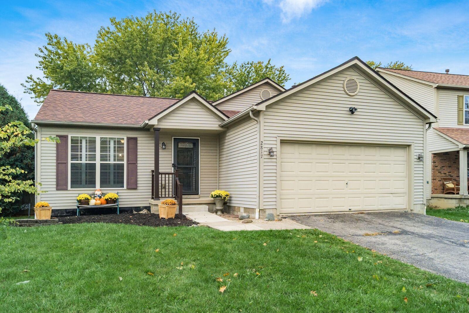 Property Photo:  2817 Westrock Drive  OH 43026