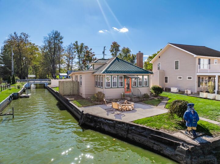 Property Photo:  3424 S Bank NE Road  OH 43046