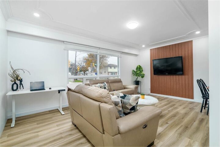 Property Photo:  836 Talbot Avenue  MB R2L 0S8