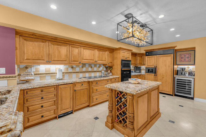 Property Photo:  216 W Kavenish Drive  CA 92270