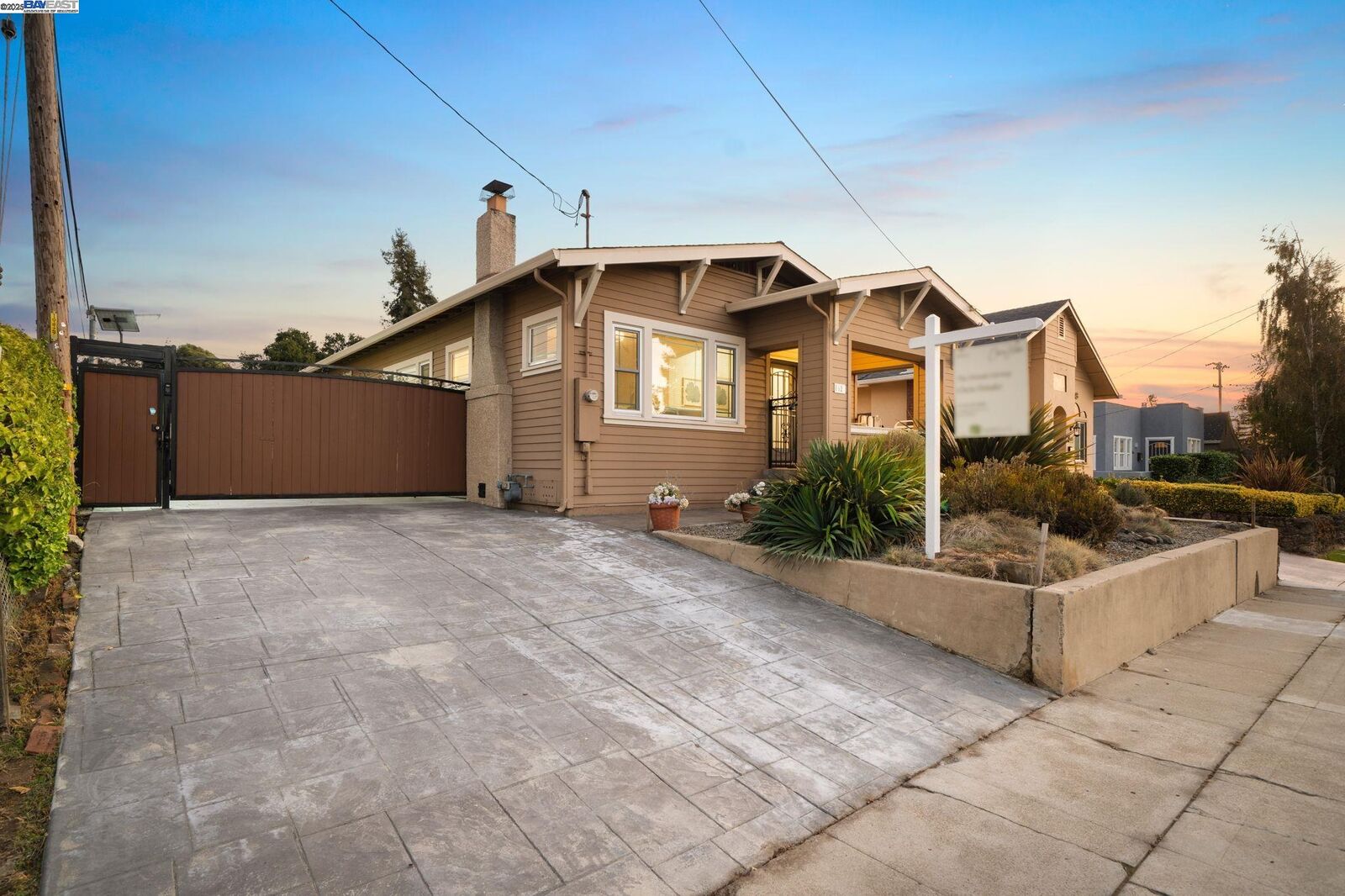 Property Photo: 1621 D St CA 94541